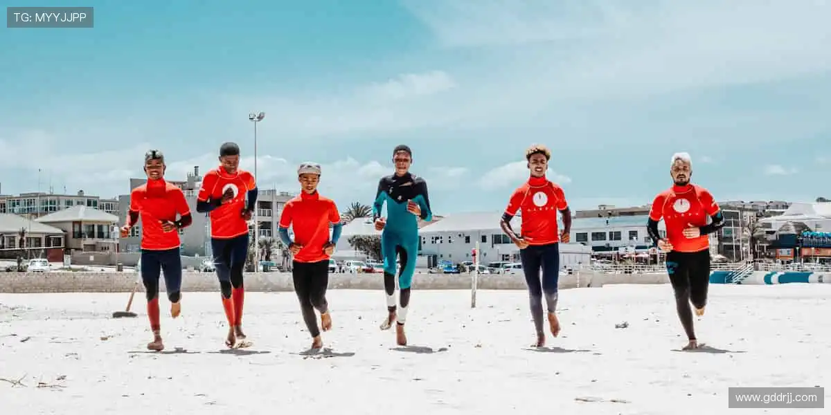 💻实时互动,弹幕与呐喊同频共振!📸